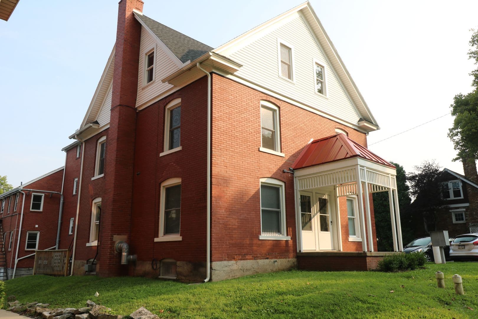 State College Apartment: 726 W College Ave, Apt 4