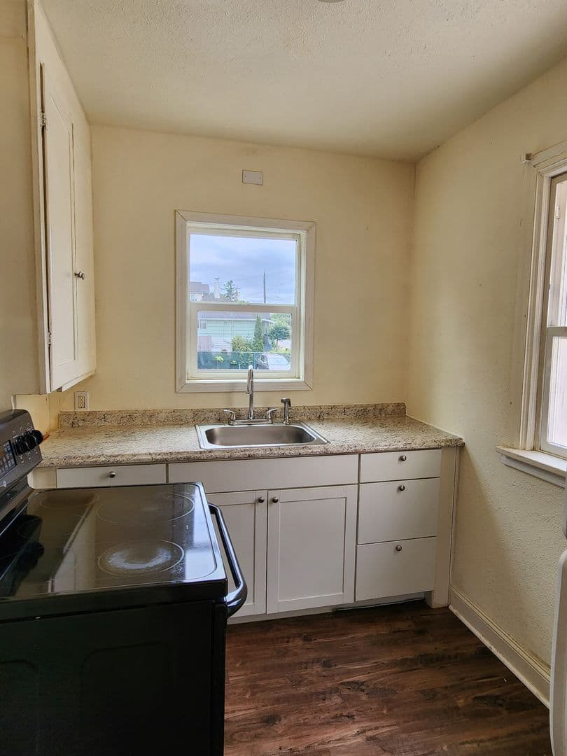 Bremerton House: 1222 Park Avenue Unit 3