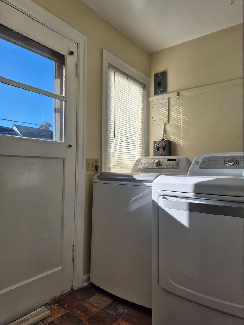 Bremerton Townhome: 810 High Avenue