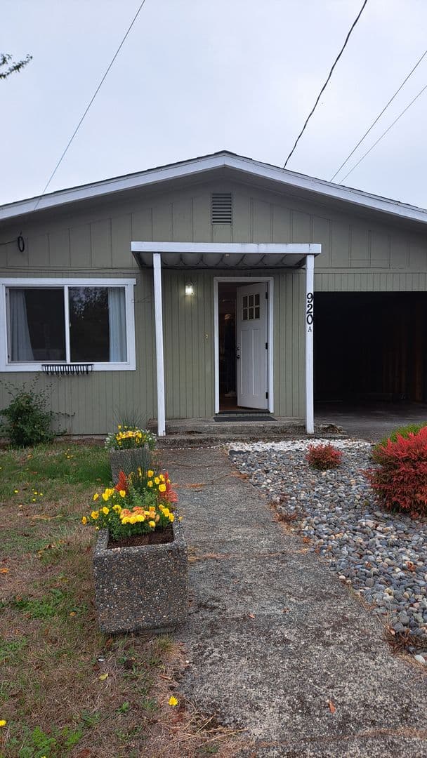 Bremerton House: 920 Highland Ave Unit A