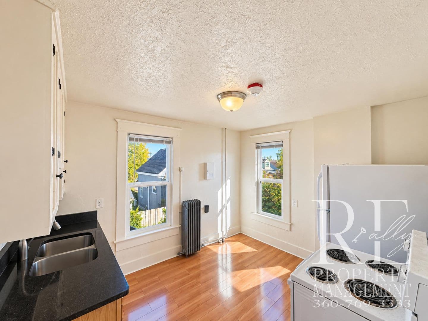 Bremerton Apartment: 902 Pleasant Ave