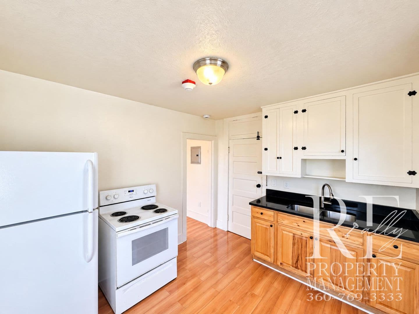 Bremerton Apartment: 902 Pleasant Ave - Unit 2