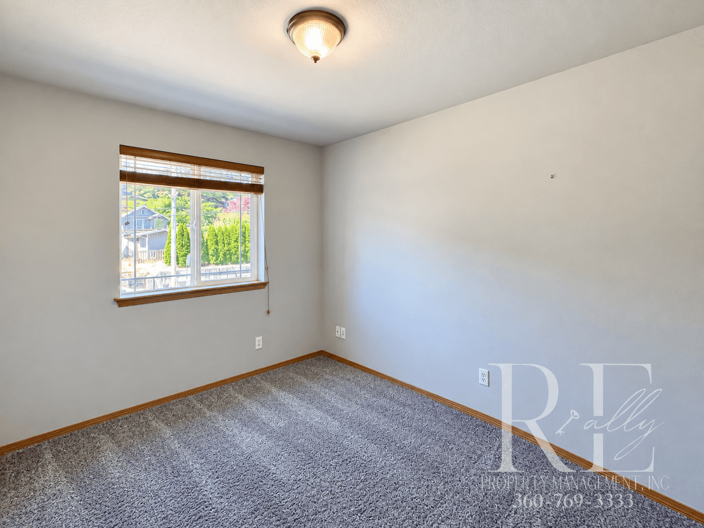 Bremerton House: 114 Wycoff Ave N