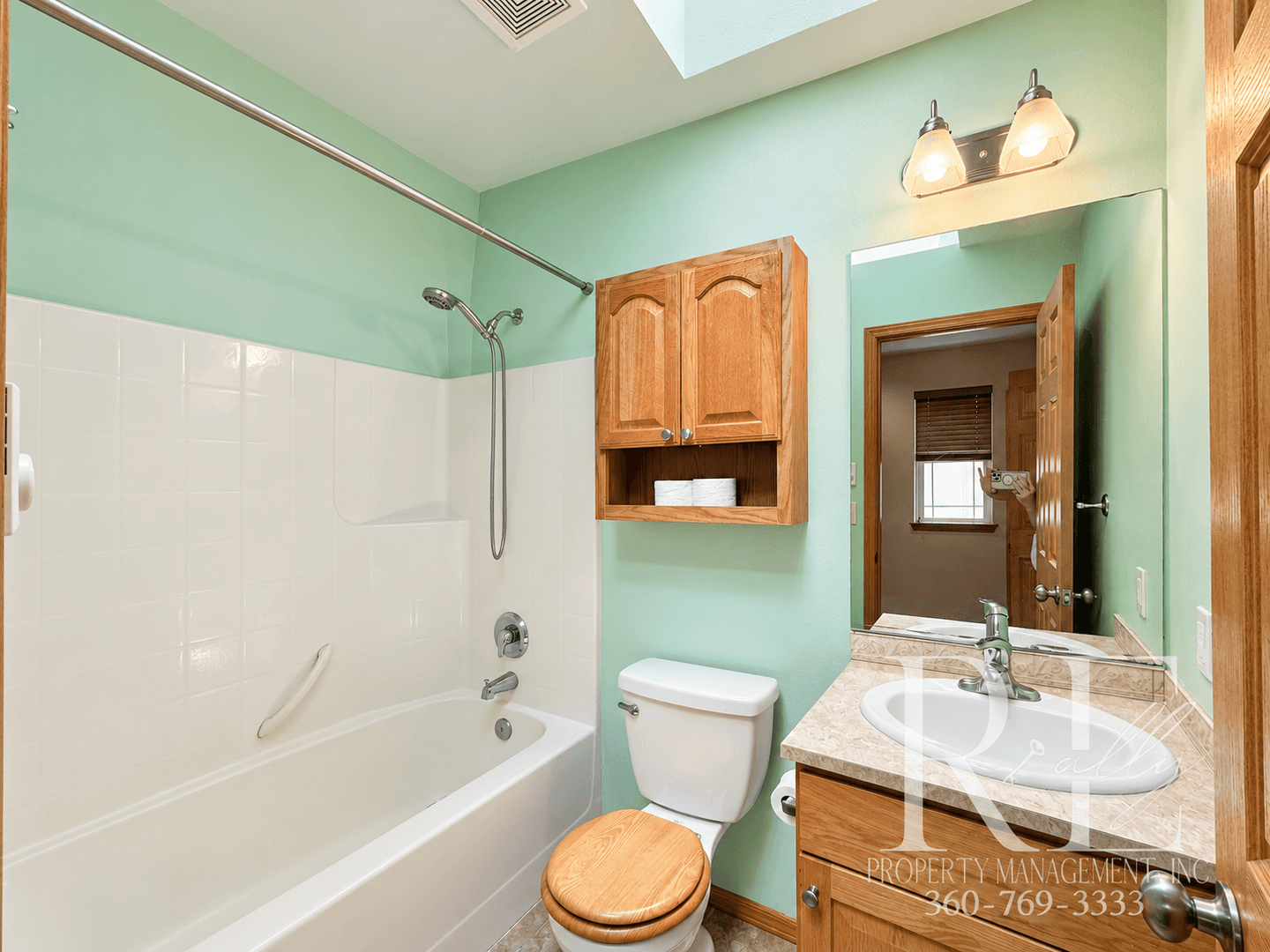 Bremerton House: 114 Wycoff Ave N