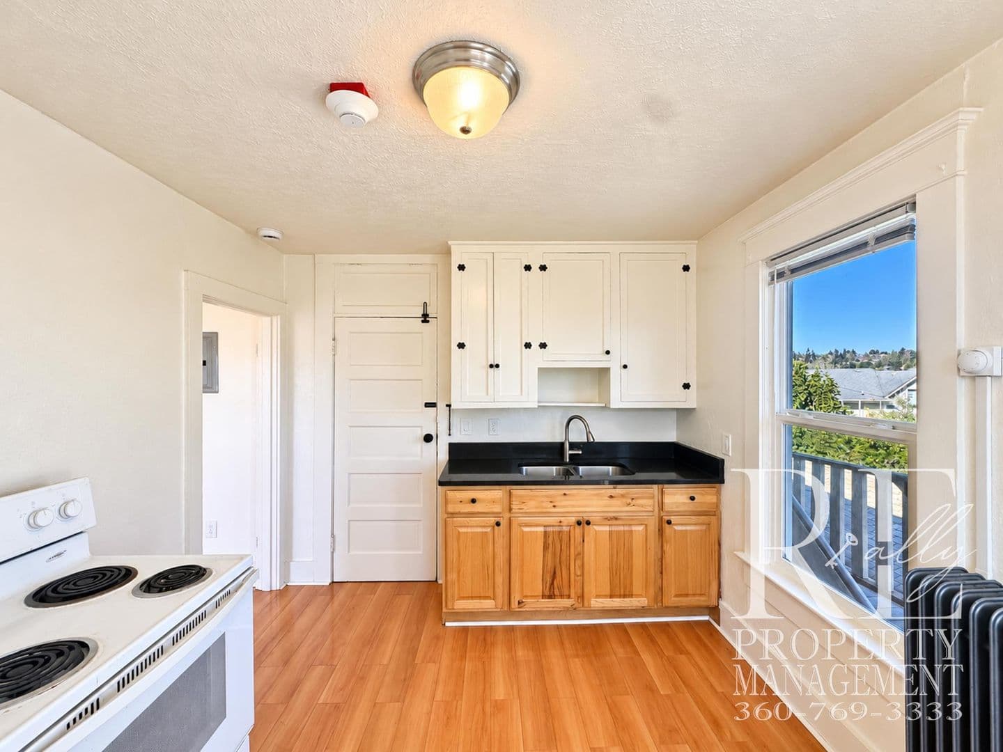 Bremerton Apartment: 902 Pleasant Ave - Unit 2
