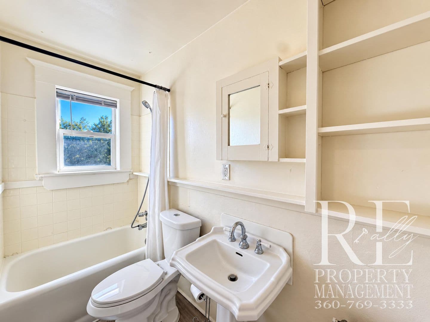 Bremerton Apartment: 902 Pleasant Ave - Unit 2