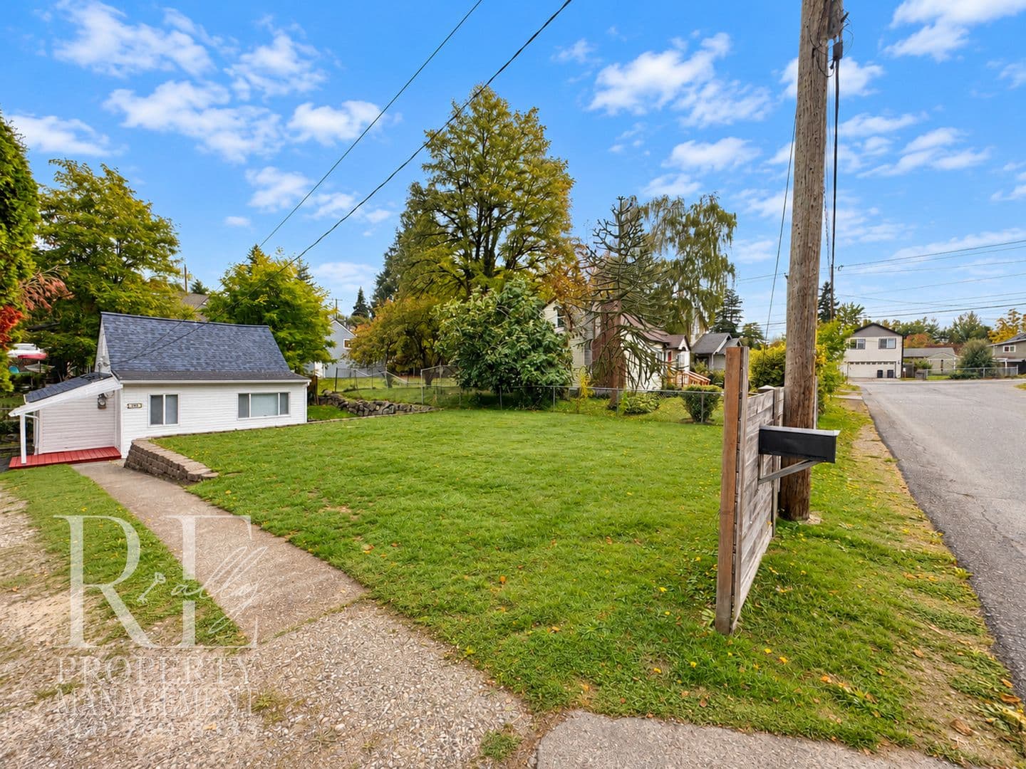 Bremerton House: 1510 Bloomington Ave