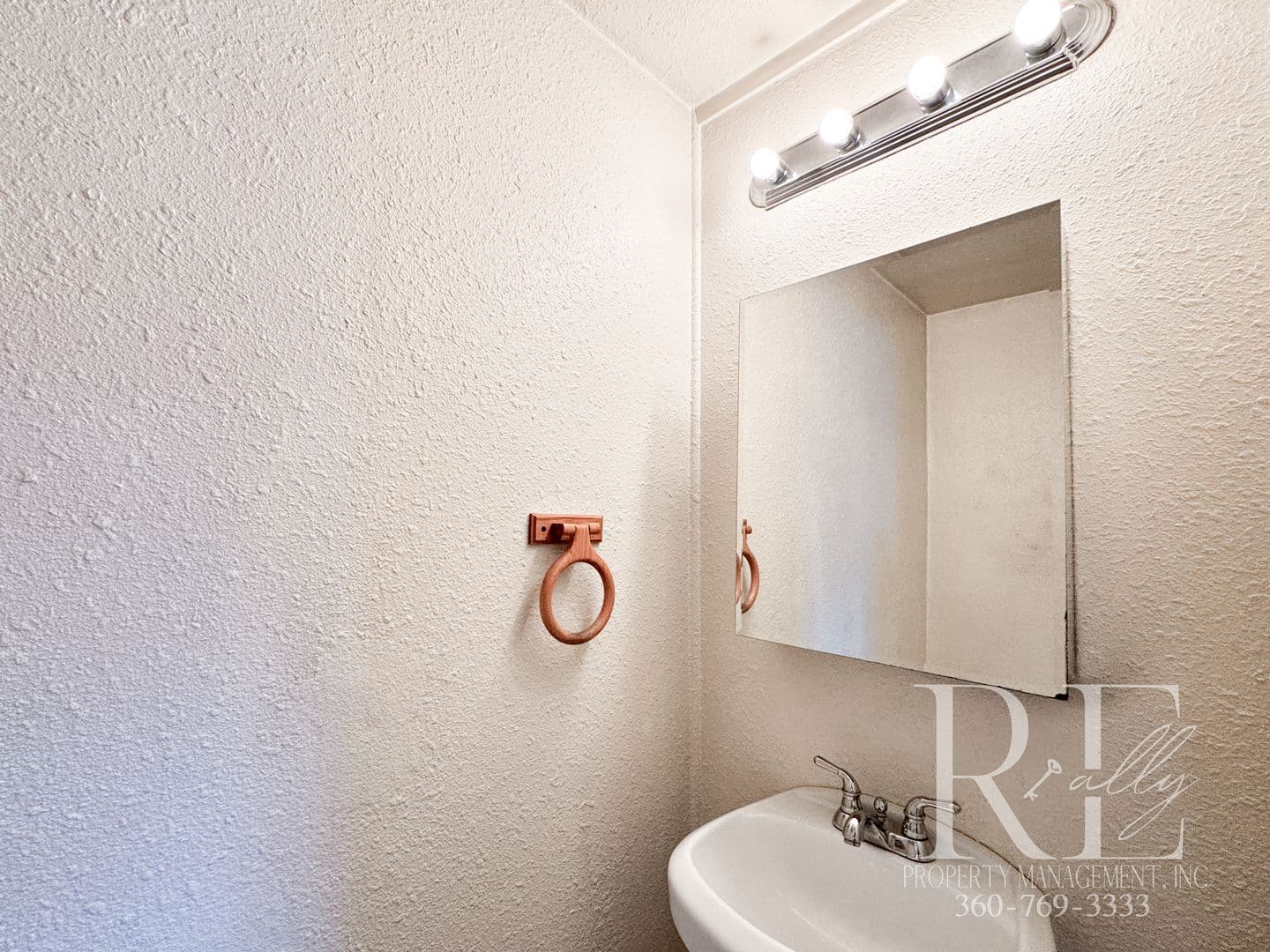 Bremerton House: 1215 Evans Ave W