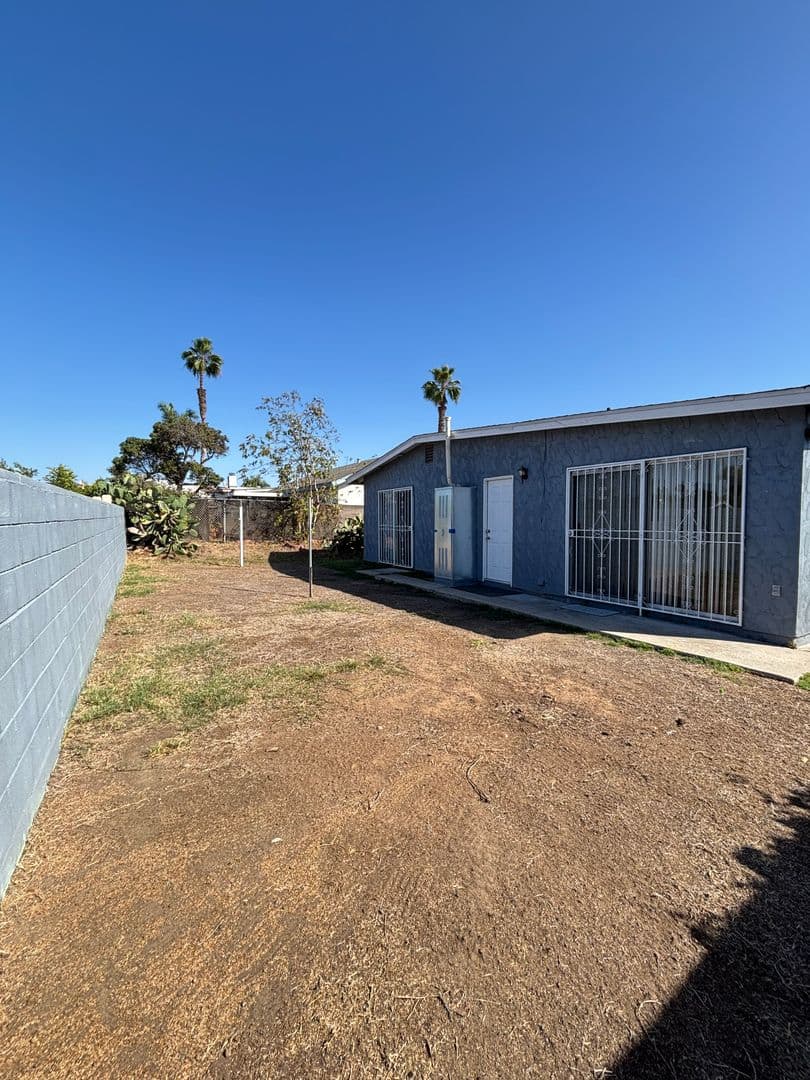 San Diego House: 3688 Agosto St