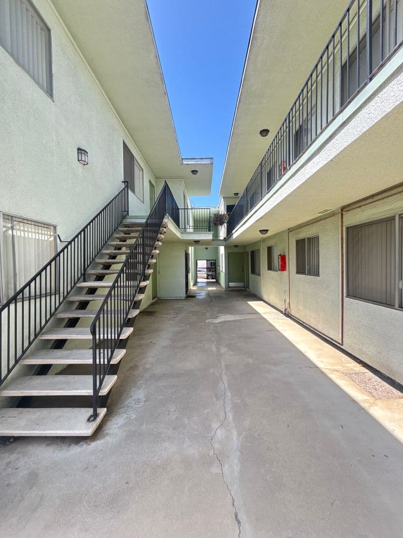 Imperial Beach Apartment: 639 10th Street
