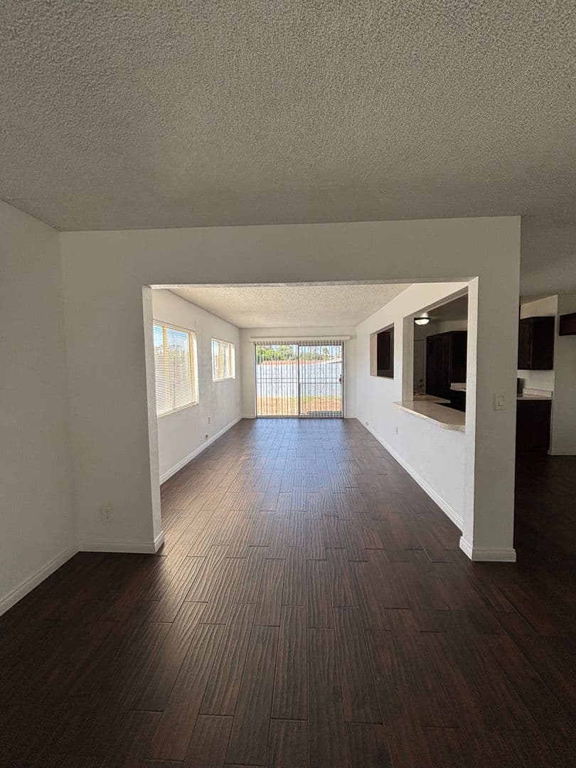 San Diego House: 3688 Agosto St