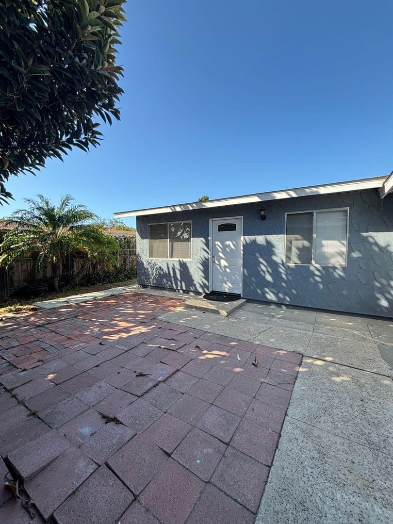 San Diego House: 3688 Agosto St