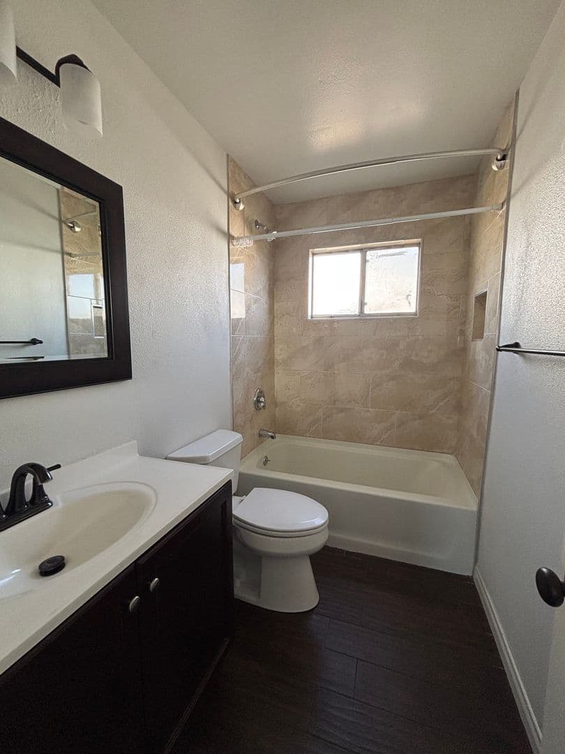 San Diego House: 3688 Agosto St