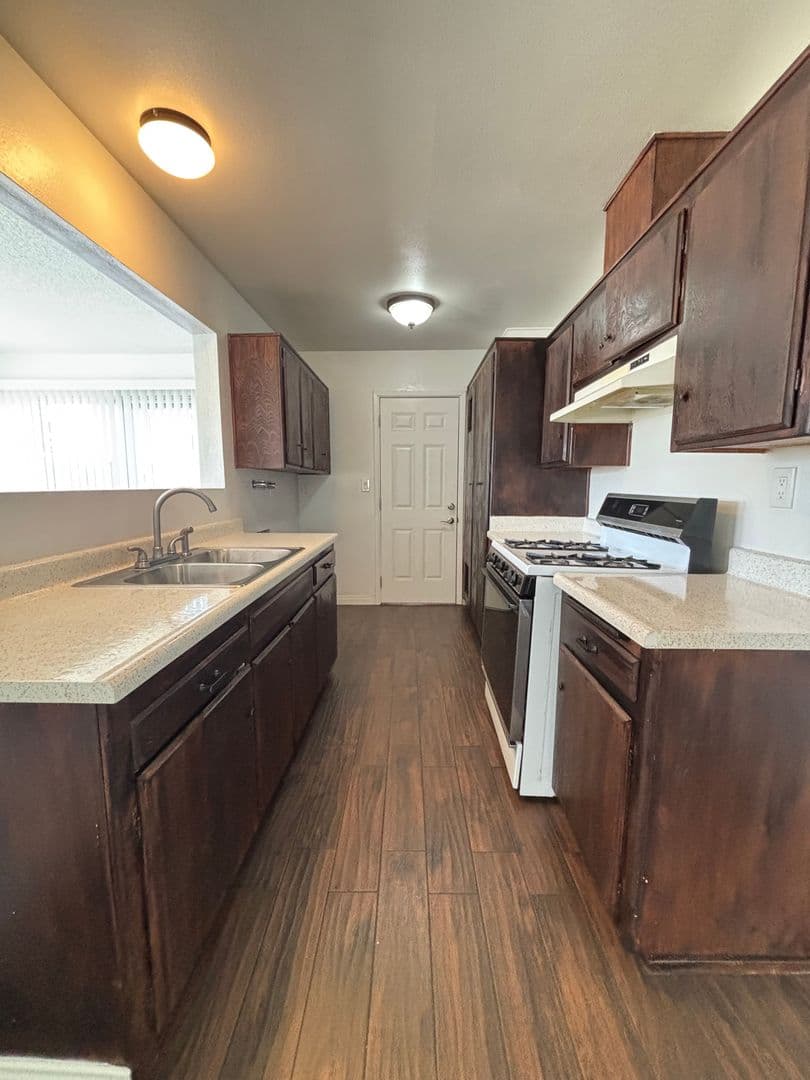San Diego House: 3688 Agosto St