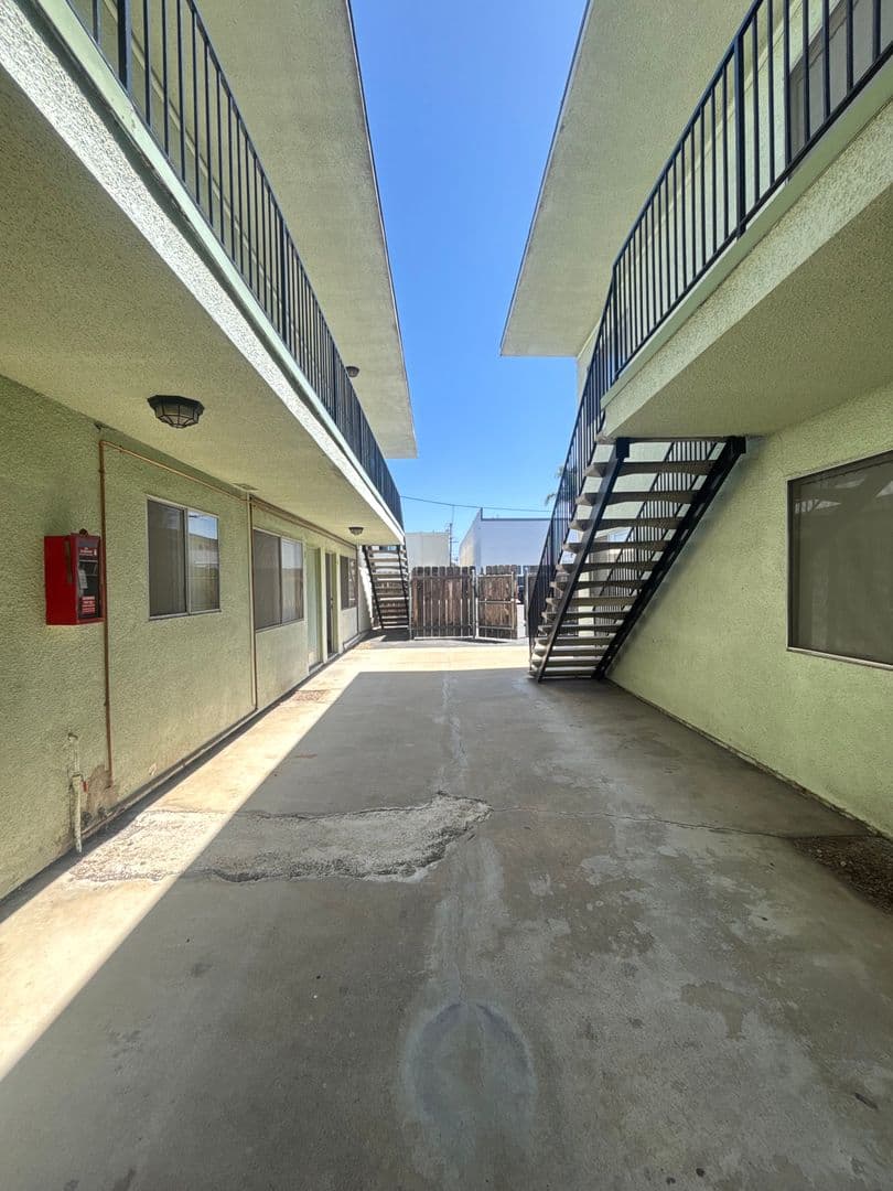 Imperial Beach Apartment: 639 10th Street