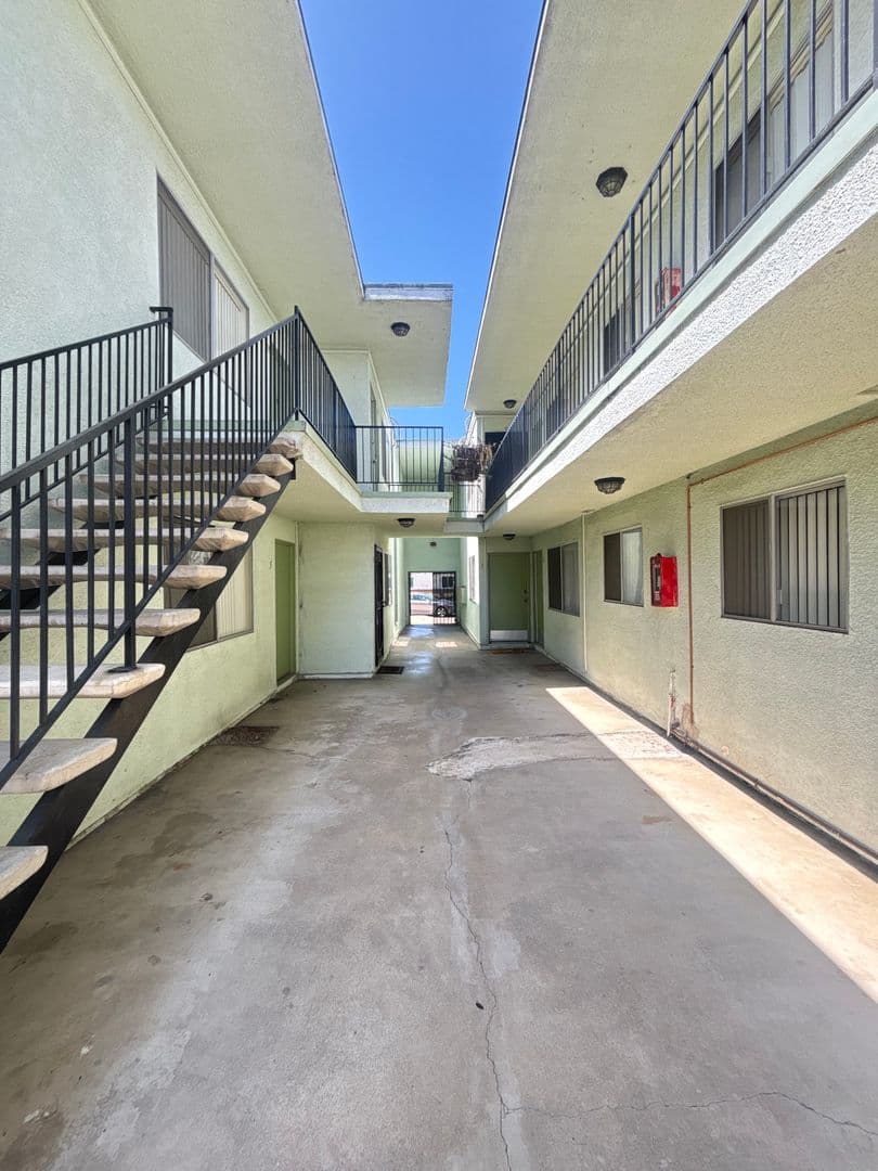 Imperial Beach Apartment: 639 10th Street