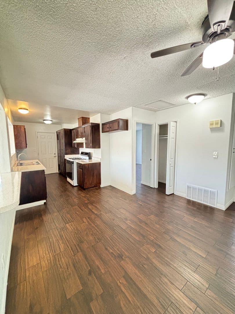 San Diego House: 3688 Agosto St
