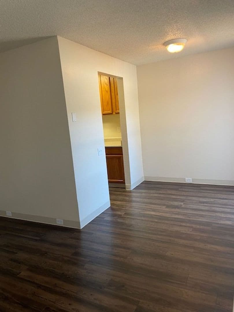 Davis Apartment: 515 Sycamore Lane