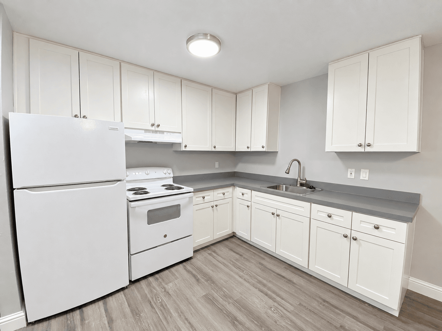 Carmichael Apartment: 5914 Stanley Ave