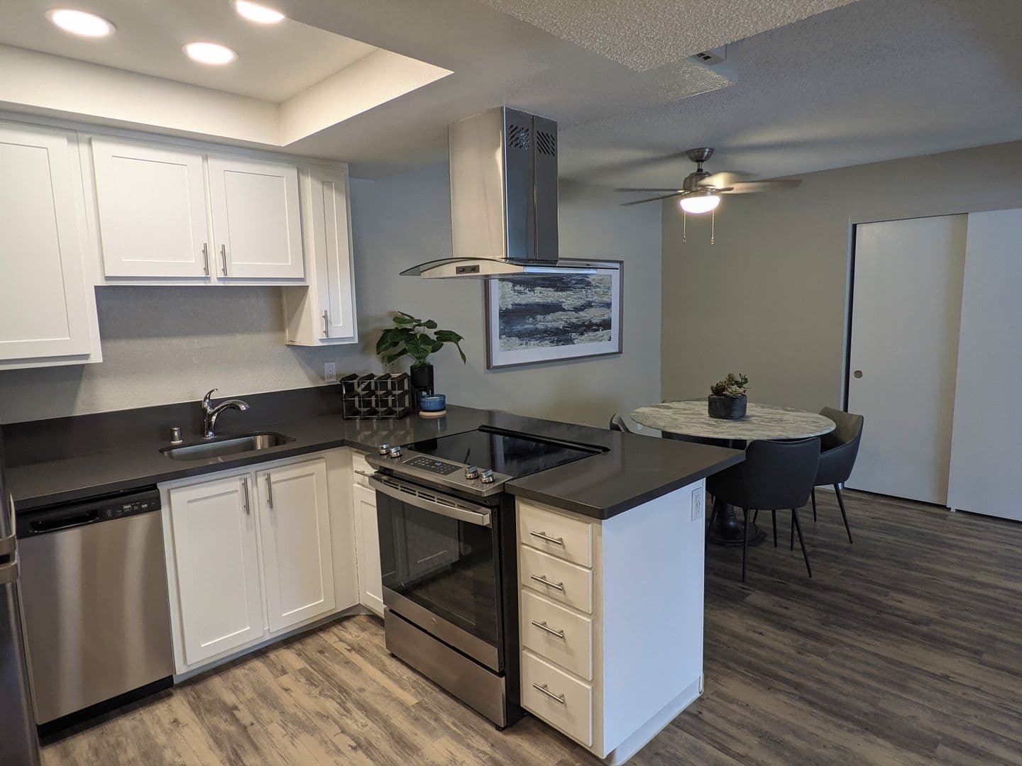 Roseville Apartment: 425 Cirby Way