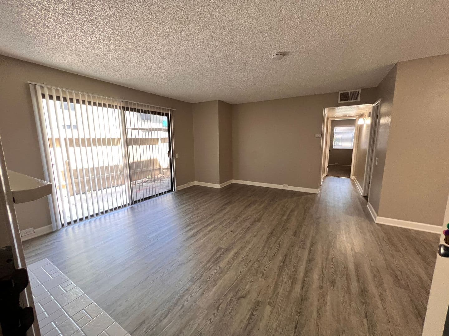 Carmichael Apartment: 5420 El Camino Ave