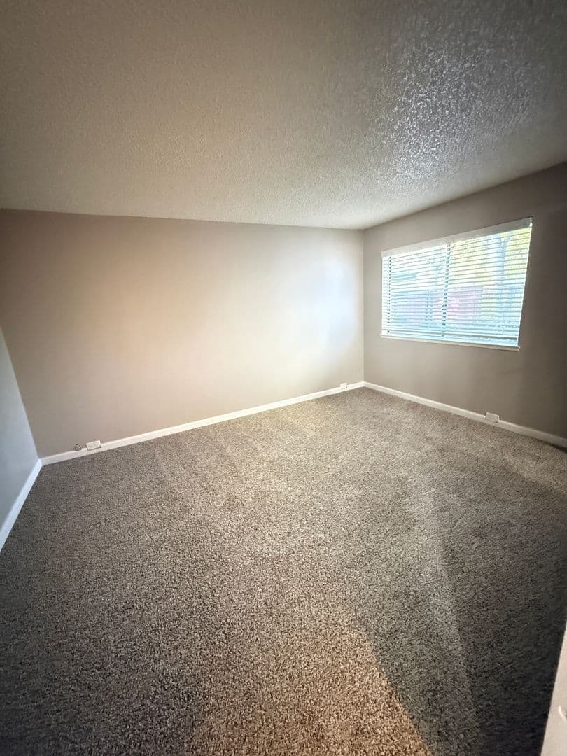 Carmichael Apartment: 5420 El Camino Ave