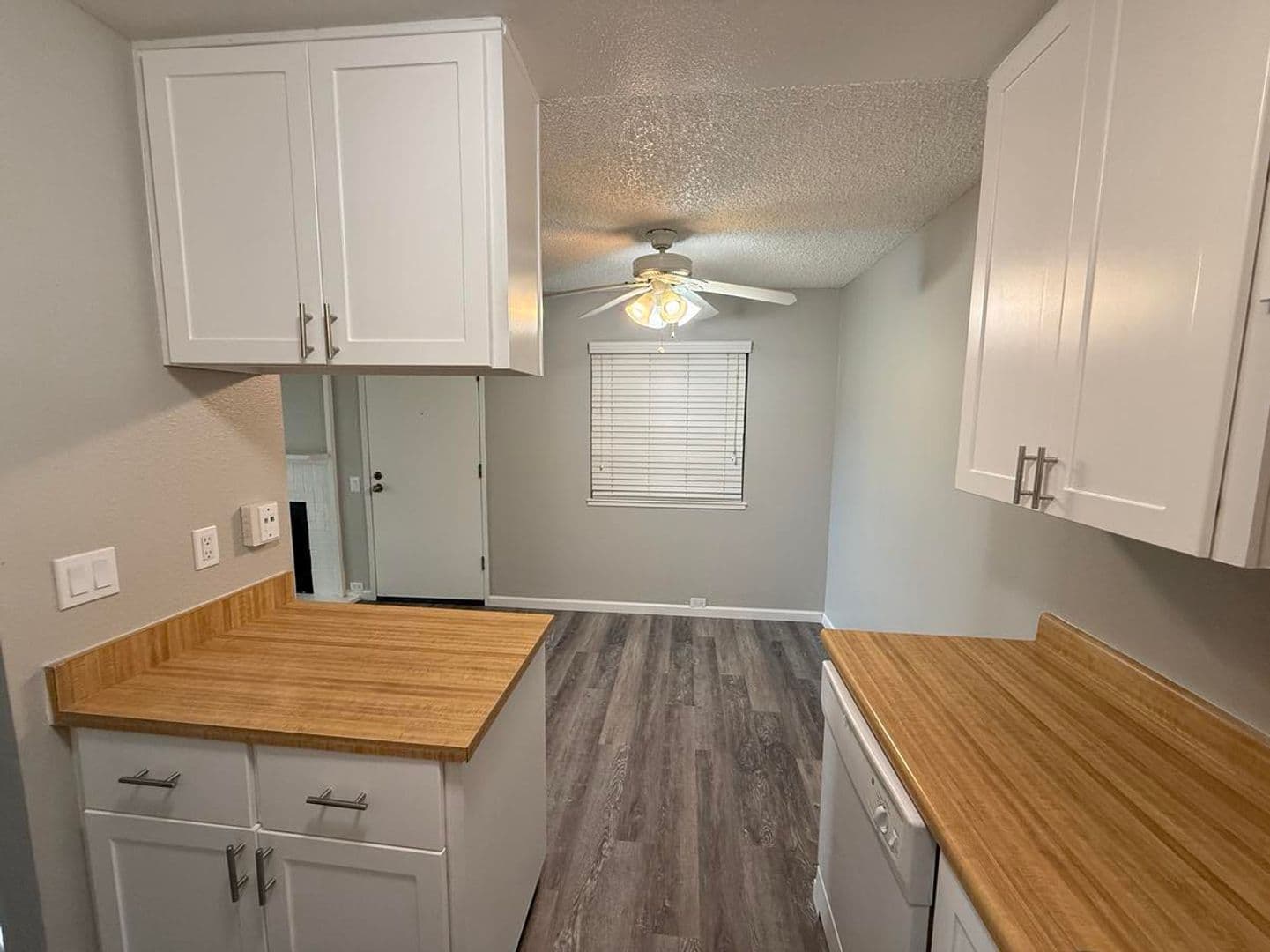 Carmichael Apartment: 5420 El Camino Ave