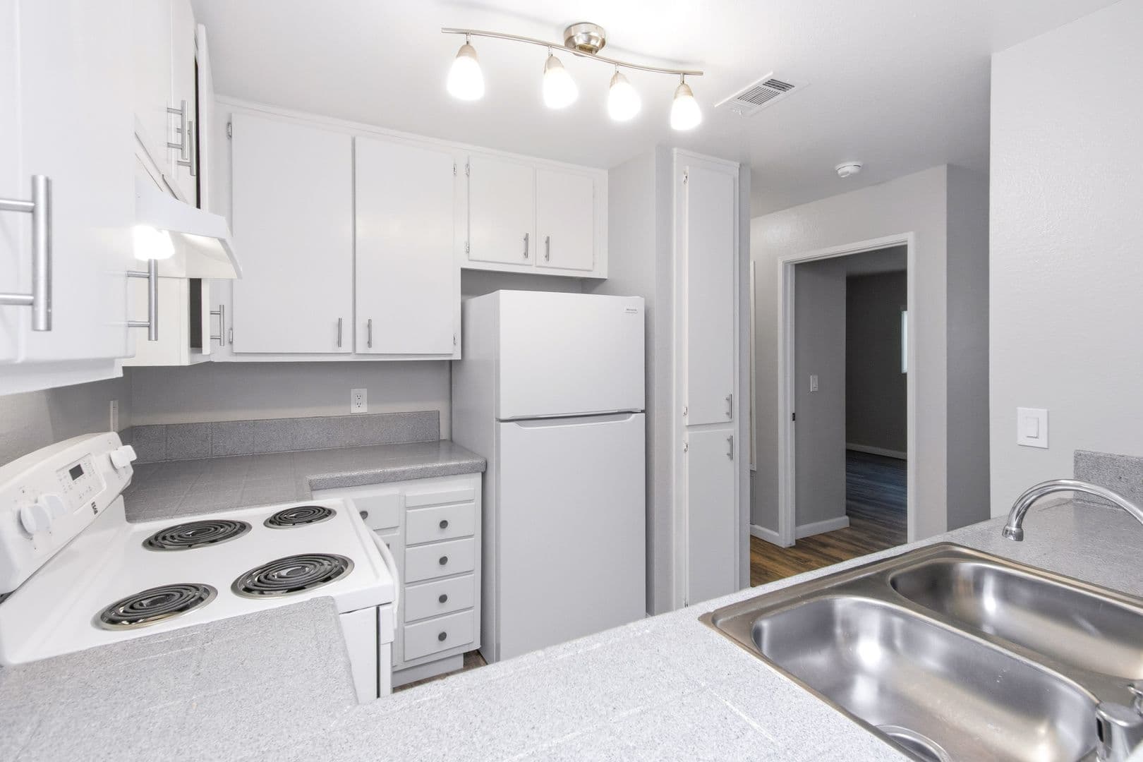 North Highlands Apartment: 4146 Madison Ave