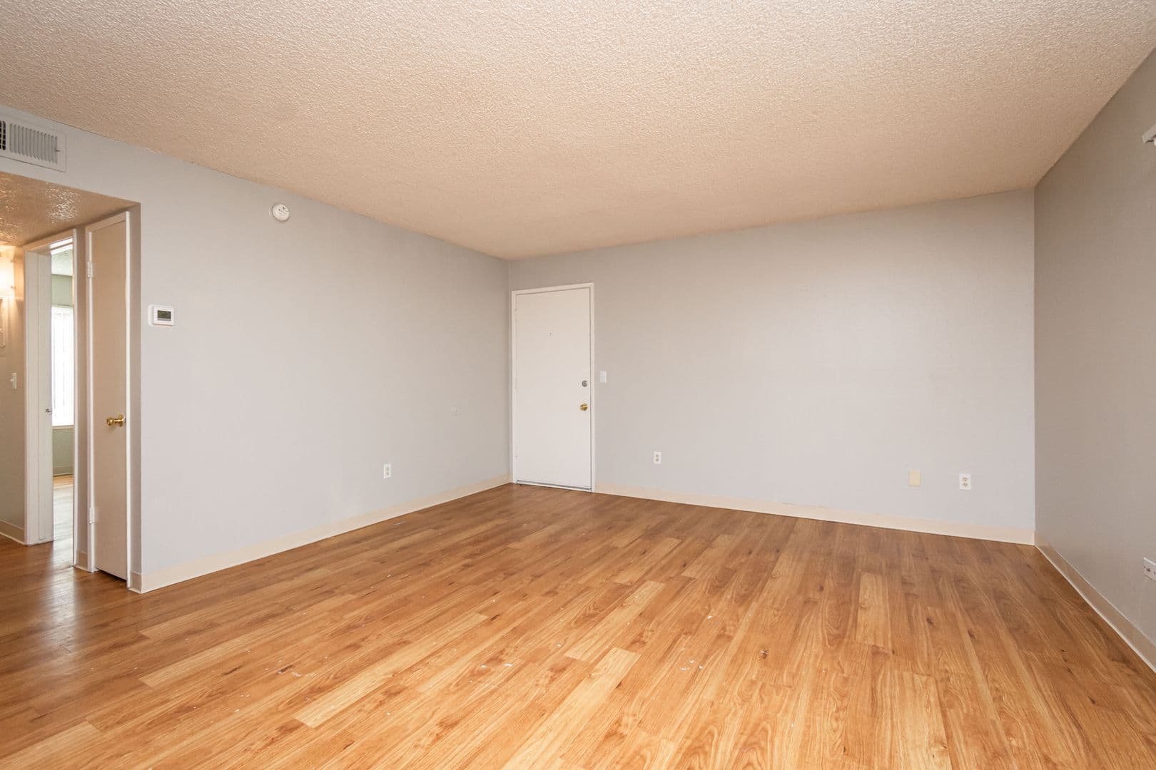 Rancho Cordova Apartment: 2850 La Loma Drive