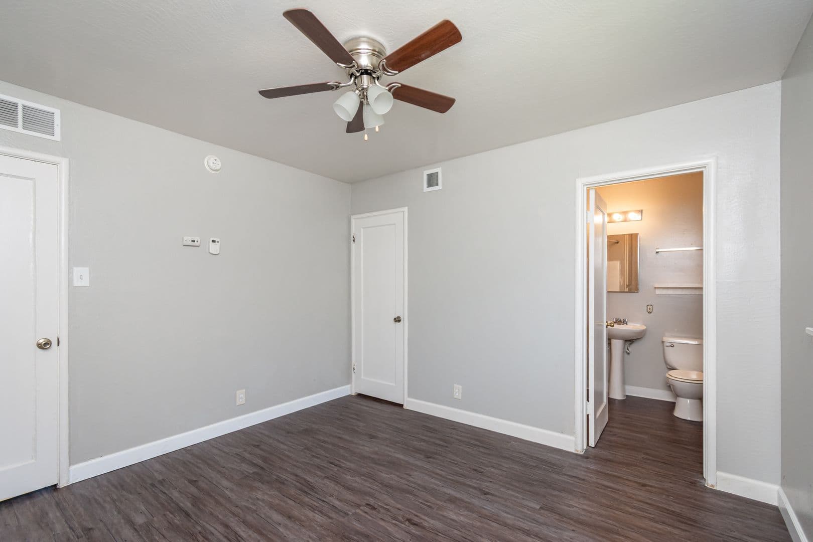 Sacramento Apartment: 2850 Darwin St