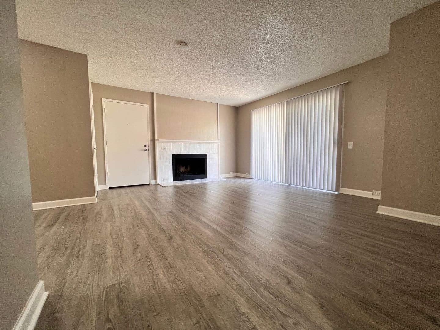Carmichael Apartment: 5420 El Camino Ave