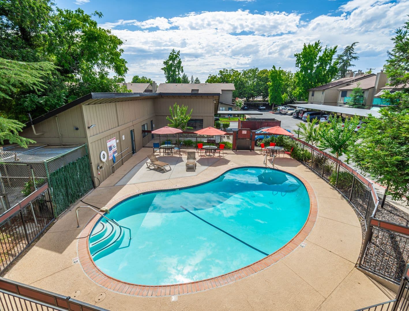 Carmichael Apartment: 5420 El Camino Ave