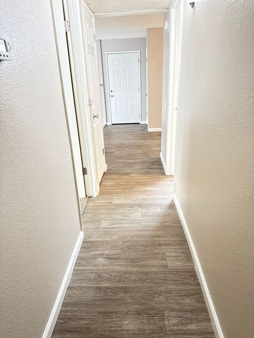 Carmichael Apartment: 5420 El Camino Ave