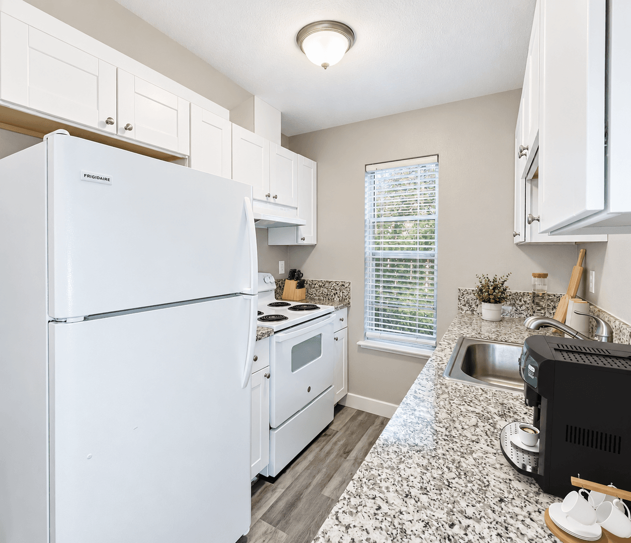Sacramento Apartment: 1930 Wright Street