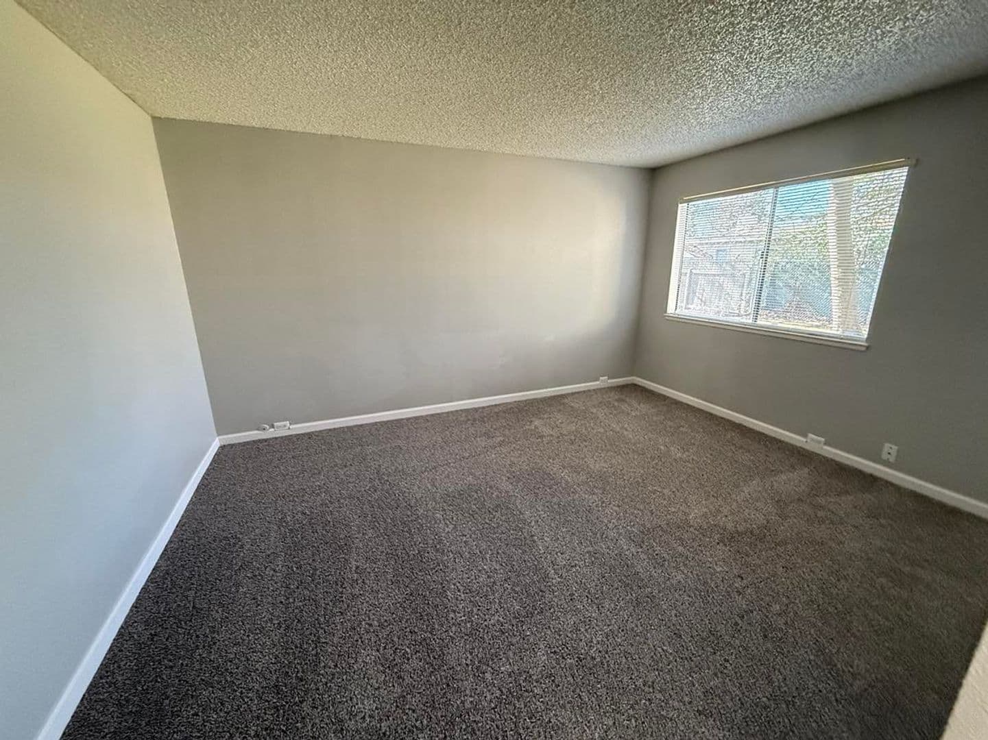 Carmichael Apartment: 5420 El Camino Ave