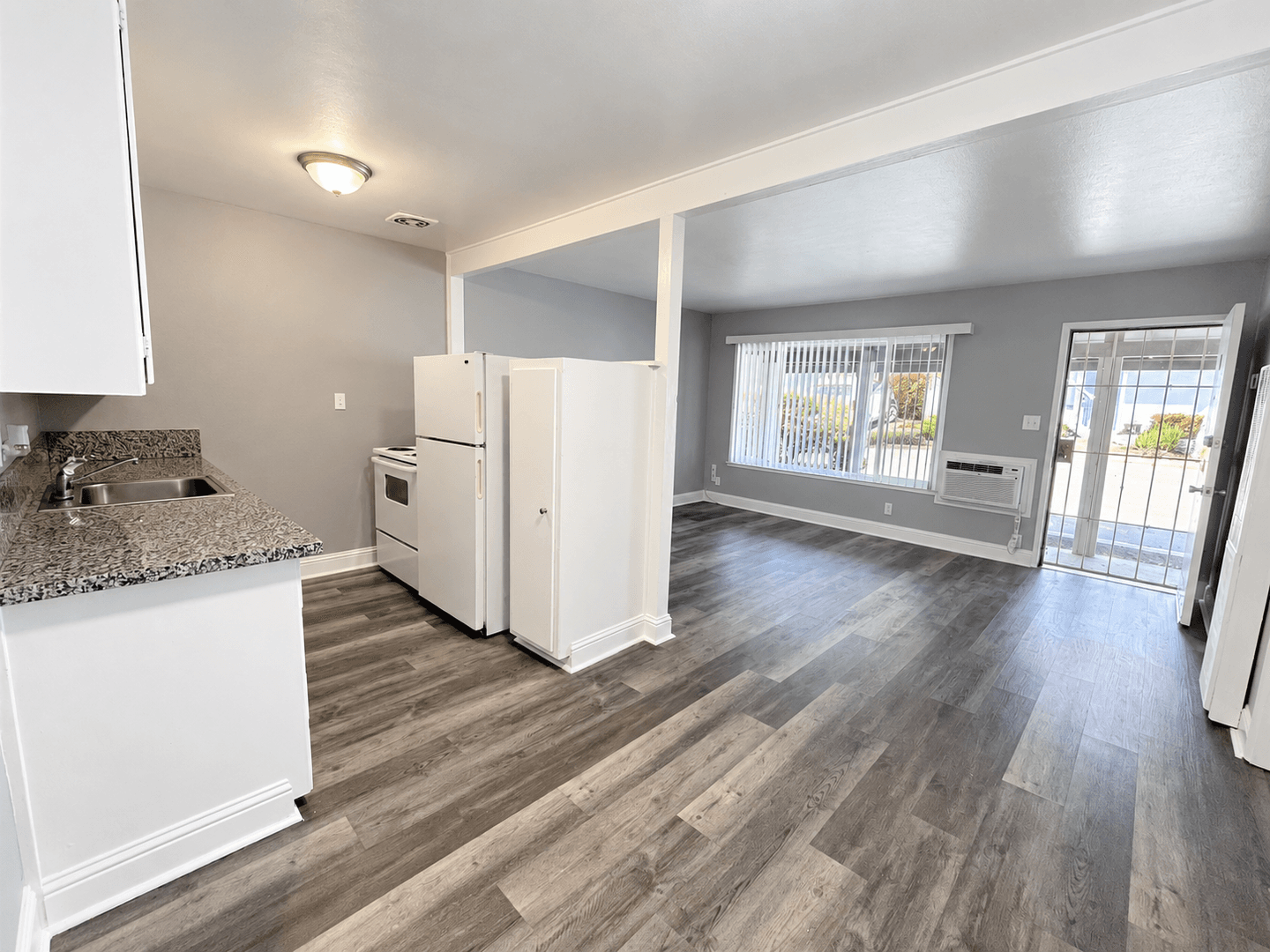 Carmichael Apartment: 5914 Stanley Ave