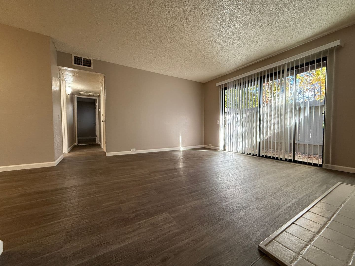 Carmichael Apartment: 5420 El Camino Ave