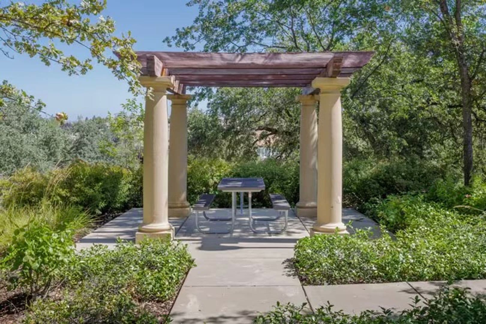 Roseville Apartment: 1501 Secret Ravine Pkwy