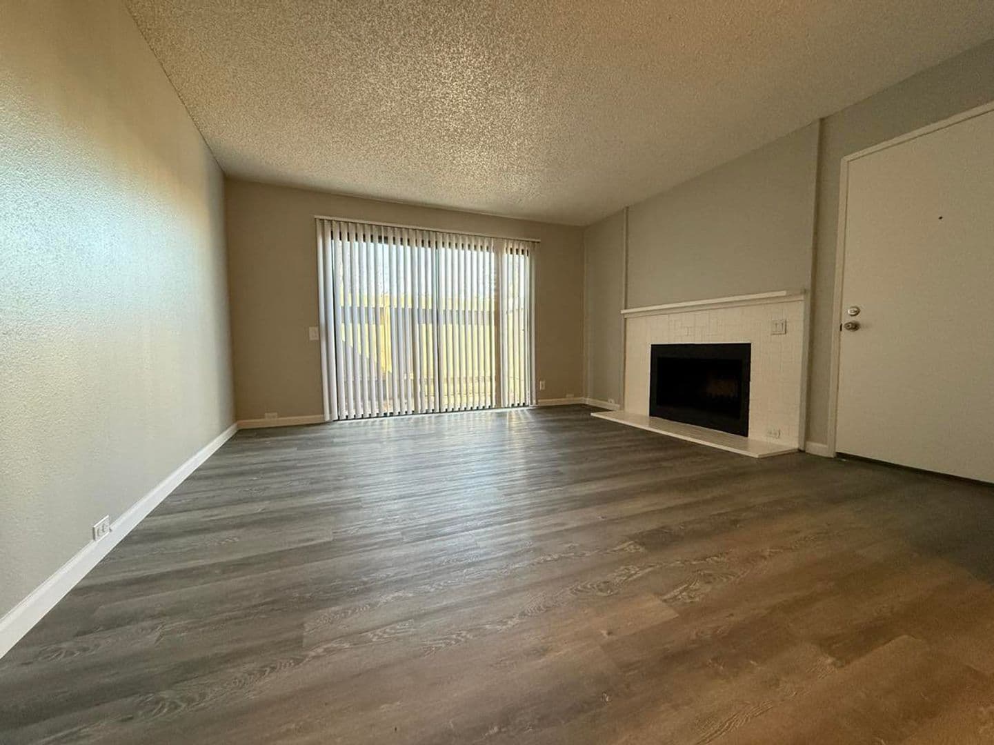 Carmichael Apartment: 5420 El Camino Ave