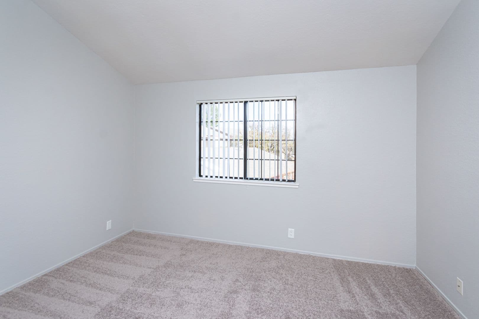Sacramento Apartment: 4930 College Oak Dr