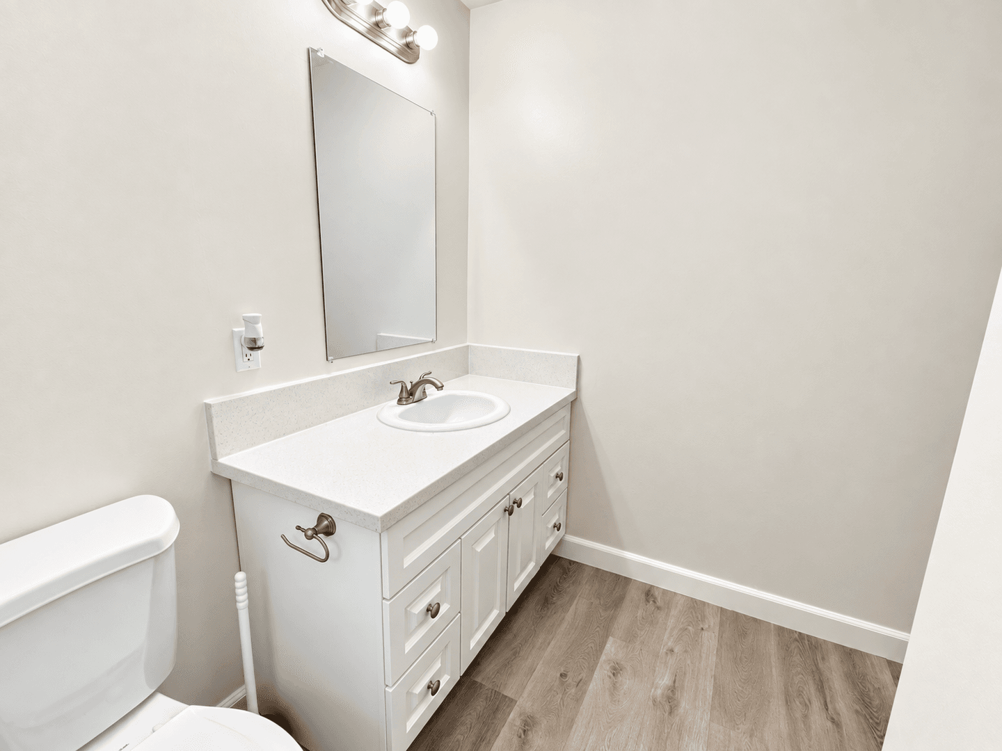 Sacramento Apartment: 2452 Wyda Way
