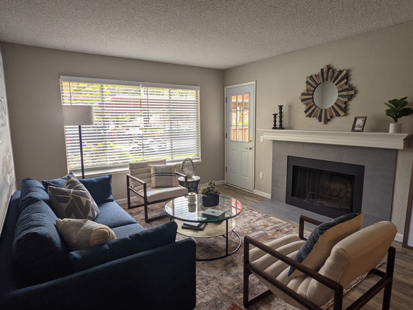 Roseville Apartment: 425 Cirby Way