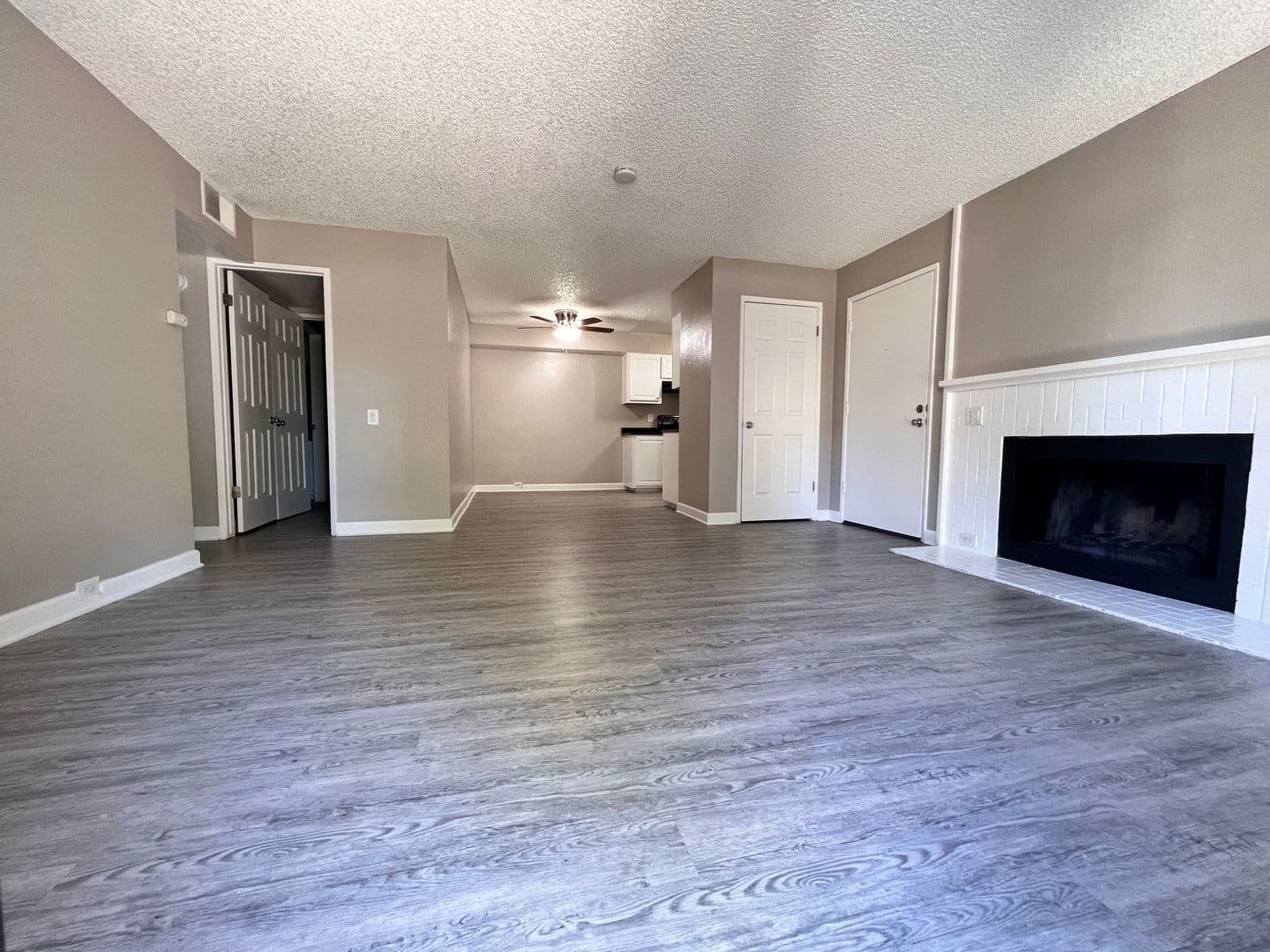 Carmichael Apartment: 5420 El Camino Ave