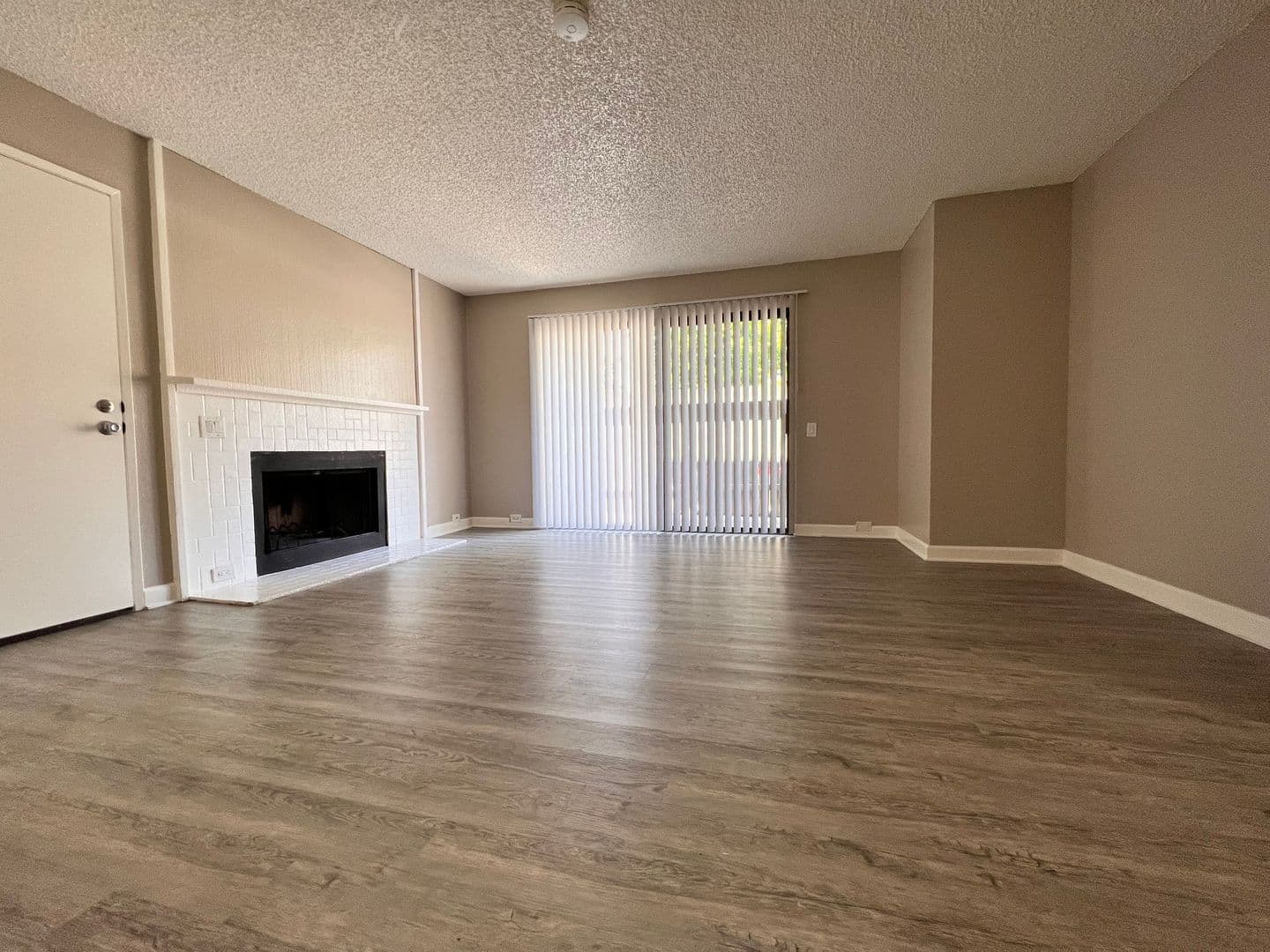 Carmichael Apartment: 5420 El Camino Ave