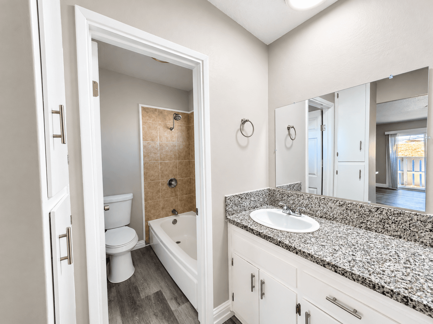 Carmichael Apartment: 5914 Stanley Ave