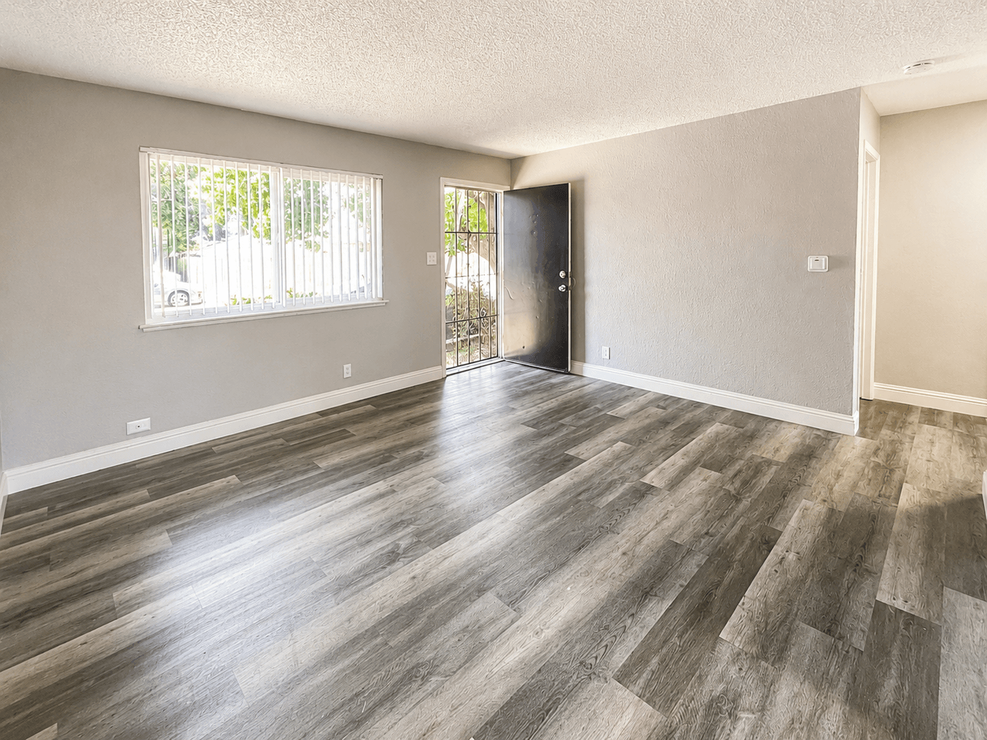 Sacramento Apartment: 5242 College Oaks Dr