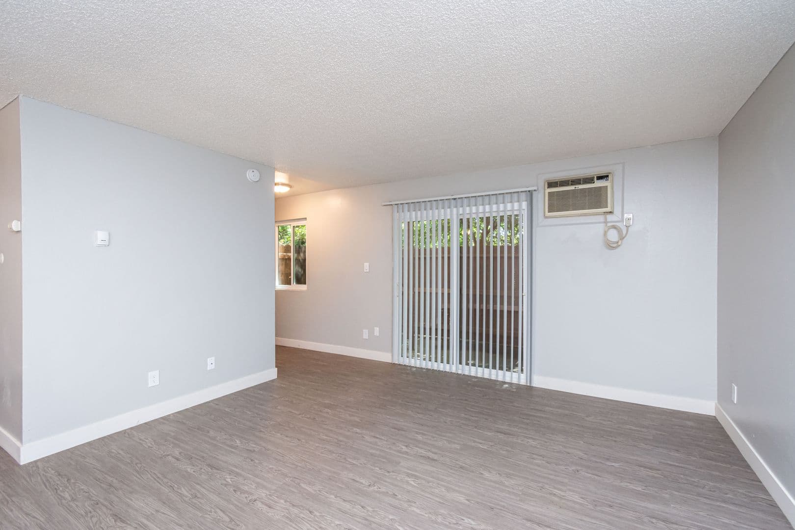 Sacramento Apartment: 2807 Elvyra Way
