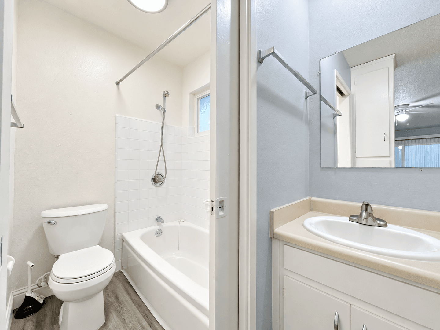Carmichael Apartment: 5914 Stanley Ave