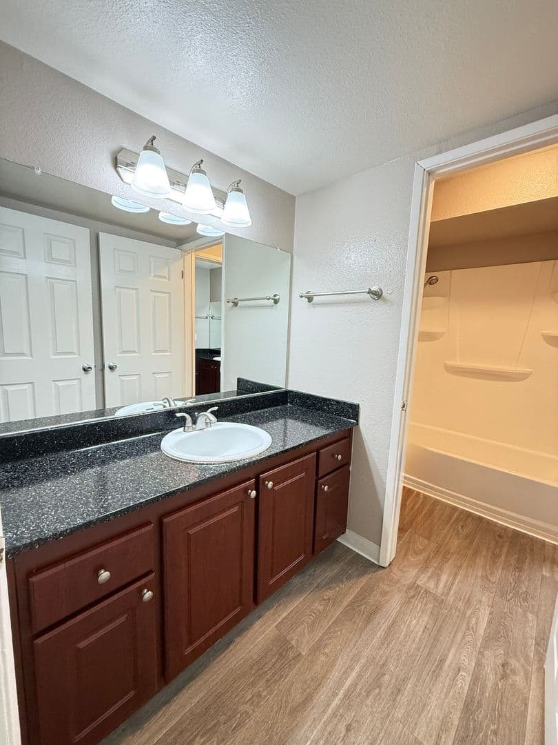 Carmichael Apartment: 5420 El Camino Ave