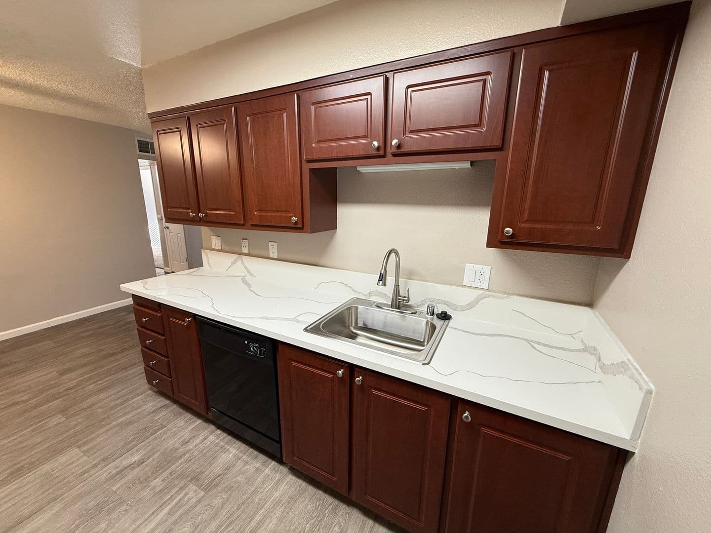 Carmichael Apartment: 5420 El Camino Ave